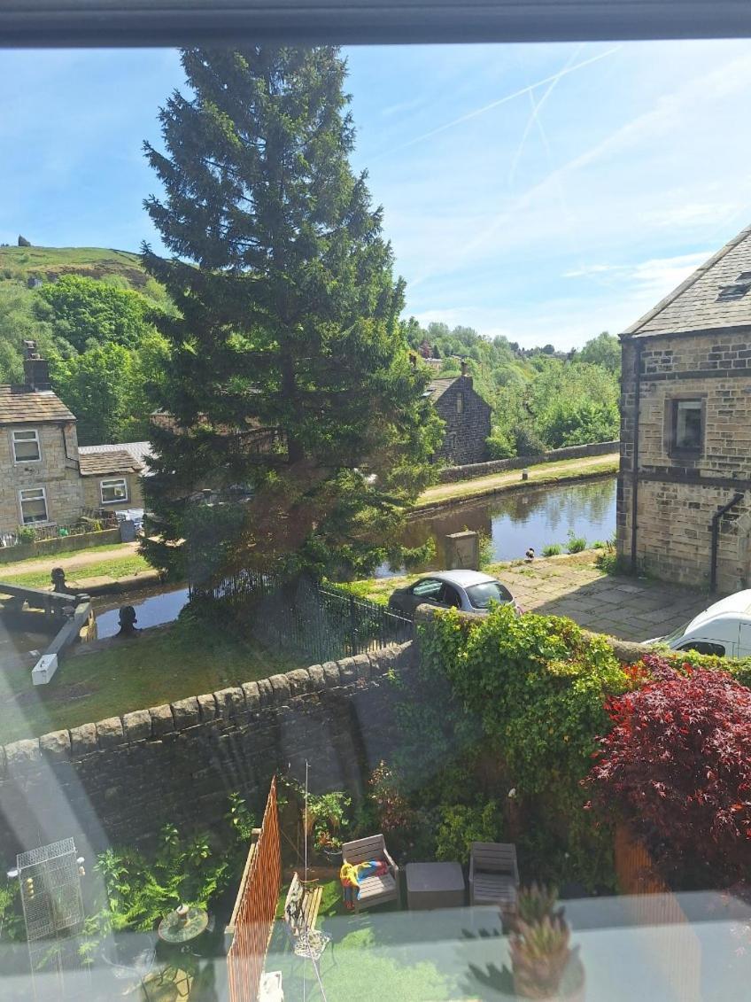 Todmorden Bed & Breakfast - The Toothless Mog Walsden Eksteriør bilde