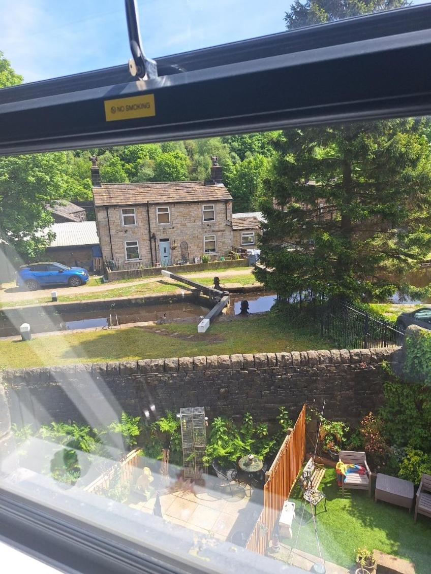 Todmorden Bed & Breakfast - The Toothless Mog Walsden Eksteriør bilde