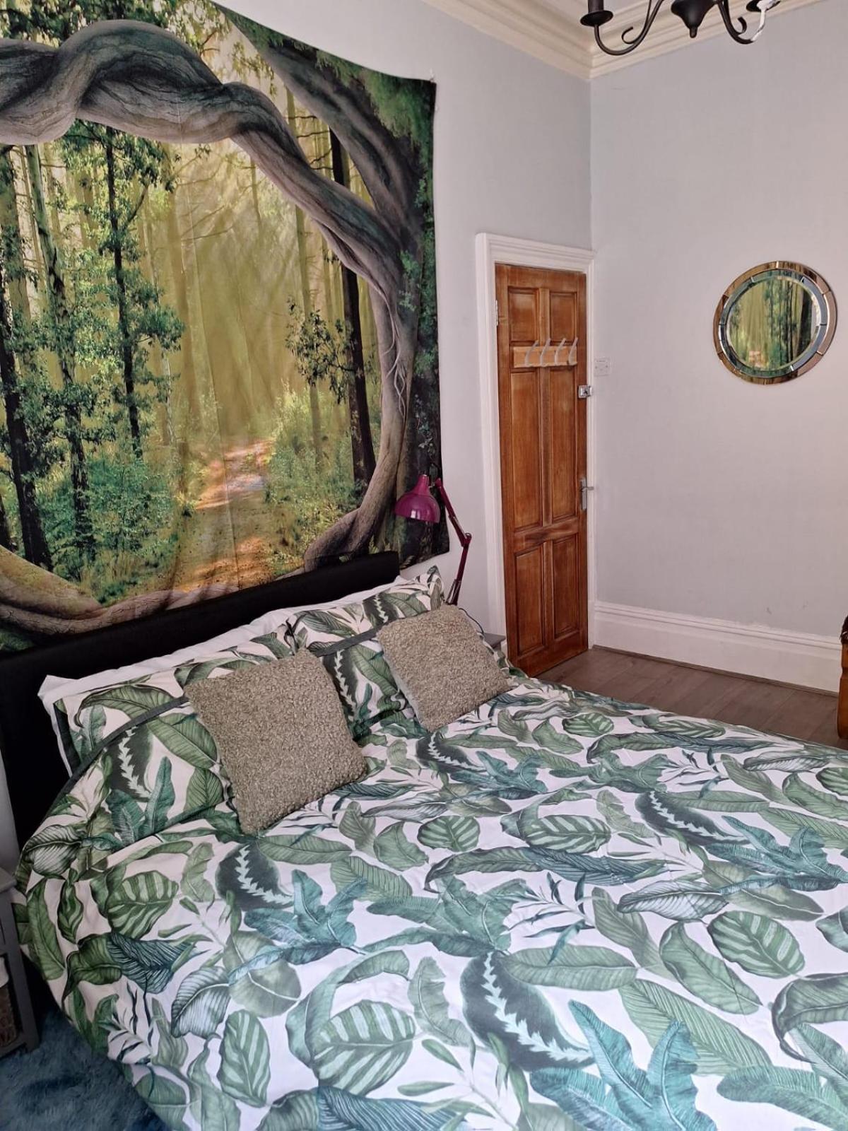 Todmorden Bed & Breakfast - The Toothless Mog Walsden Eksteriør bilde
